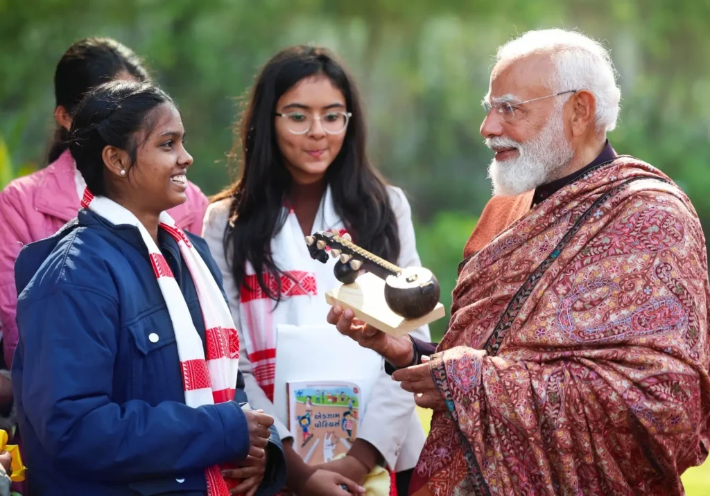 प्रधानमंत्री मोदी ने छात्रों से कही ऐसी बात जिसने परीक्षा का डर खत्म कर दिया परीक्षा पे चर्चा 2026 की बड़ी बातें