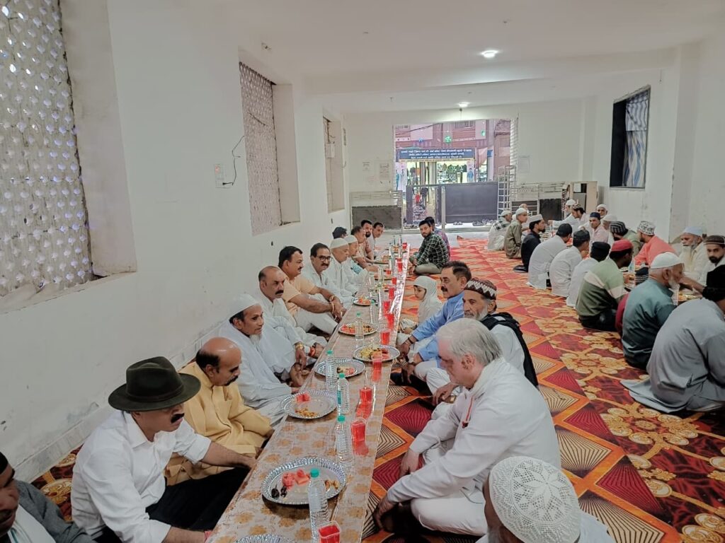 रोजा इफ्तार पार्टी में दिखा भाईचारा, विधायक भेरोसिंह बापू ने जामा मस्जिद में किया आयोजन