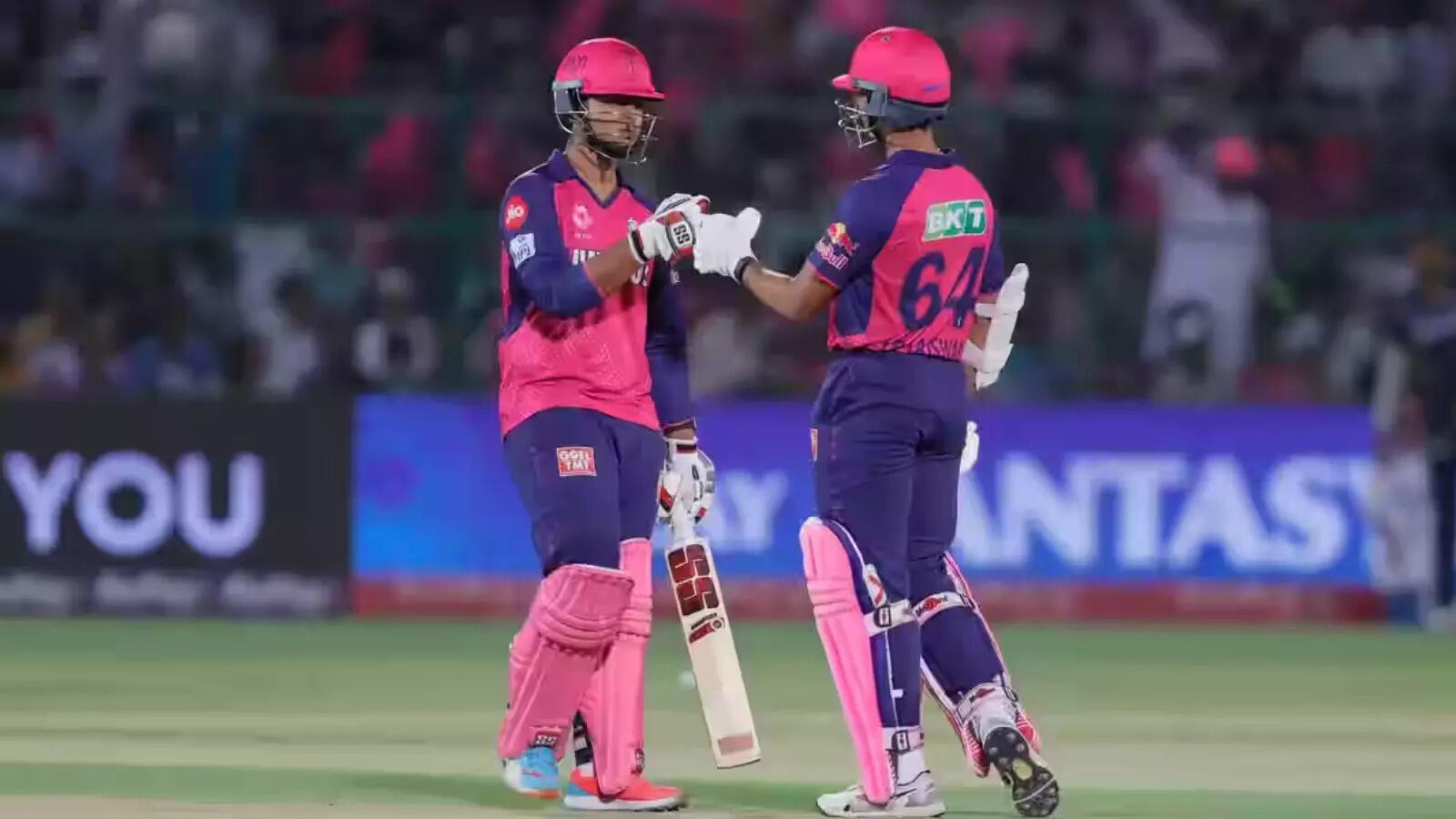 RR vs MI मैच में युवा बल्लेबाजों का तूफान, गेंदबाजों की उड़ी धज्जियां