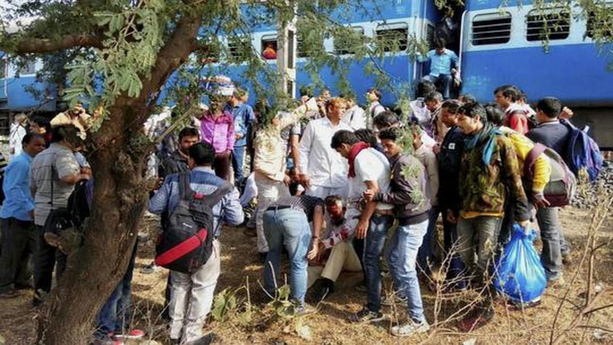 ऋषिकेश में उज्जैन एक्सप्रेस के तीन डिब्बे पटरी से उतरे, रातभर चला रेस्क्यू ऑपरेशन