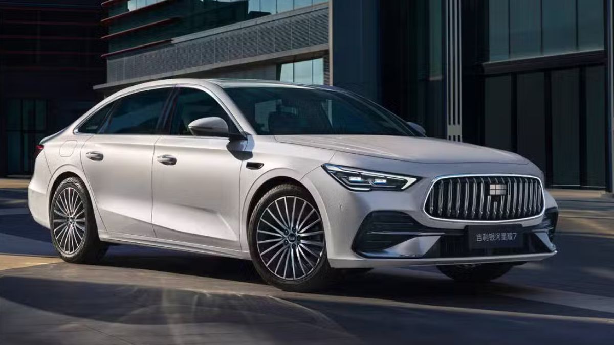 Geely Galaxy Starshine 7 लॉन्च होते ही मचाया धमाल, 220Km EV रेंज और 312kW पावर ने उड़ाए होश