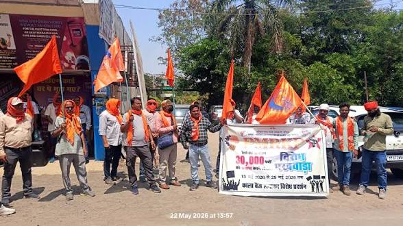 रेलवे में 30 हजार पद खत्म करने के विरोध में कर्मचारियों का बड़ा प्रदर्शन, नौकरी सुरक्षा को लेकर बढ़ी चिंता